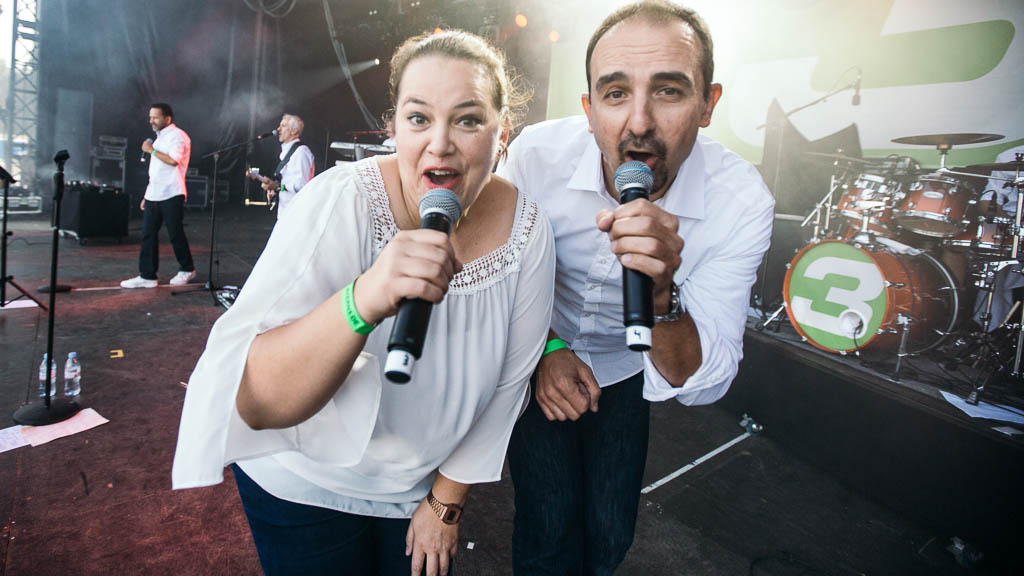 Laura Wachter und Edi van Beek singen gemeinsam © BAYERN 3